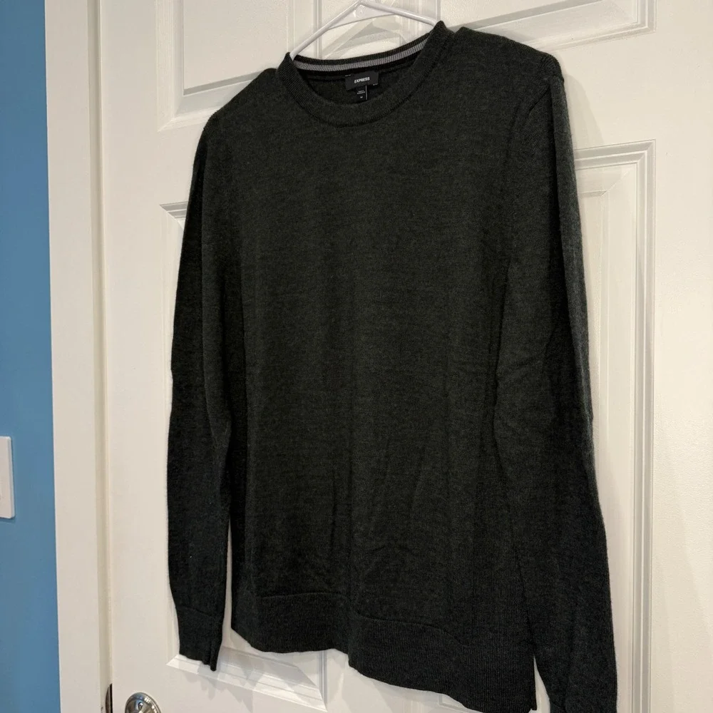 Express Mens Crew Neck Sweater Dark Green Olive Pullover‎ Size Medium